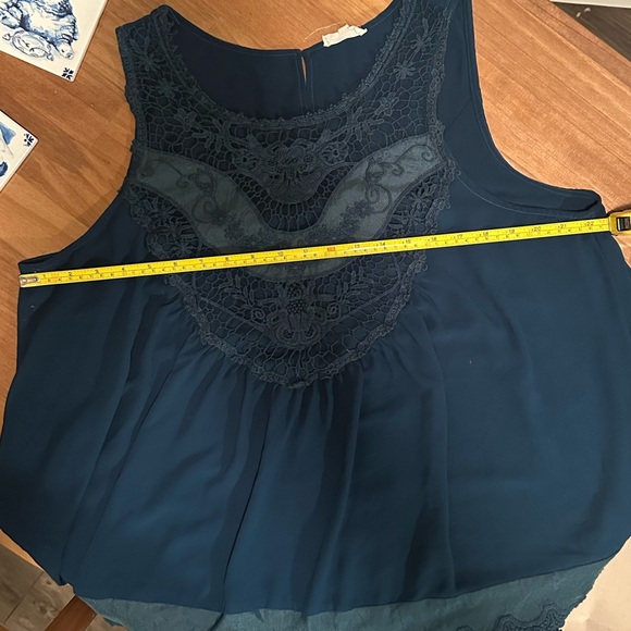 Teal Sleeveless Lace Top - Picture 4 of 4